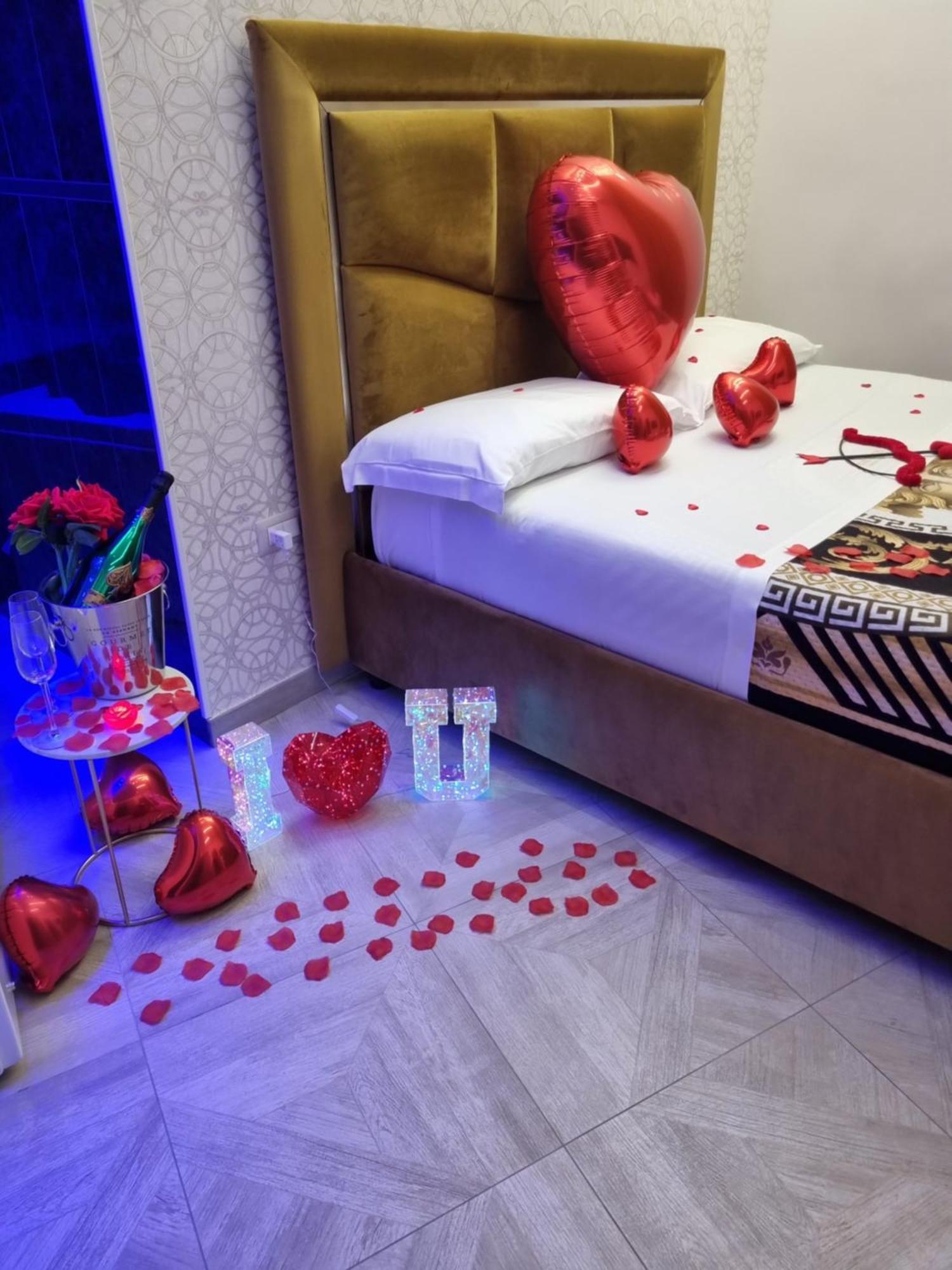 Twin Towers Naples Luxury Bed and Breakfast Eksteriør billede